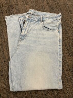 American Eagle Outfitters Strigid Mom Jean